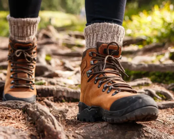 Scarpe Montagna Donna: Guida 2025 per la Scelta Perfetta